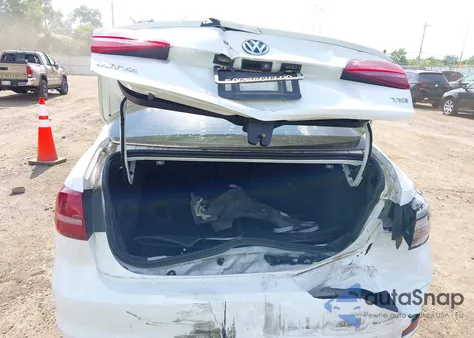 2016 Volkswagen Jetta 1.8T Sport z USA, uszkodzony, nr VIN 3VWD17AJ4GM259481